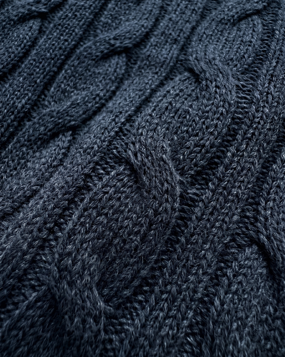 Detalhe do ponto trançado cable knit em azul marinho — Tricot Full Zip Parla