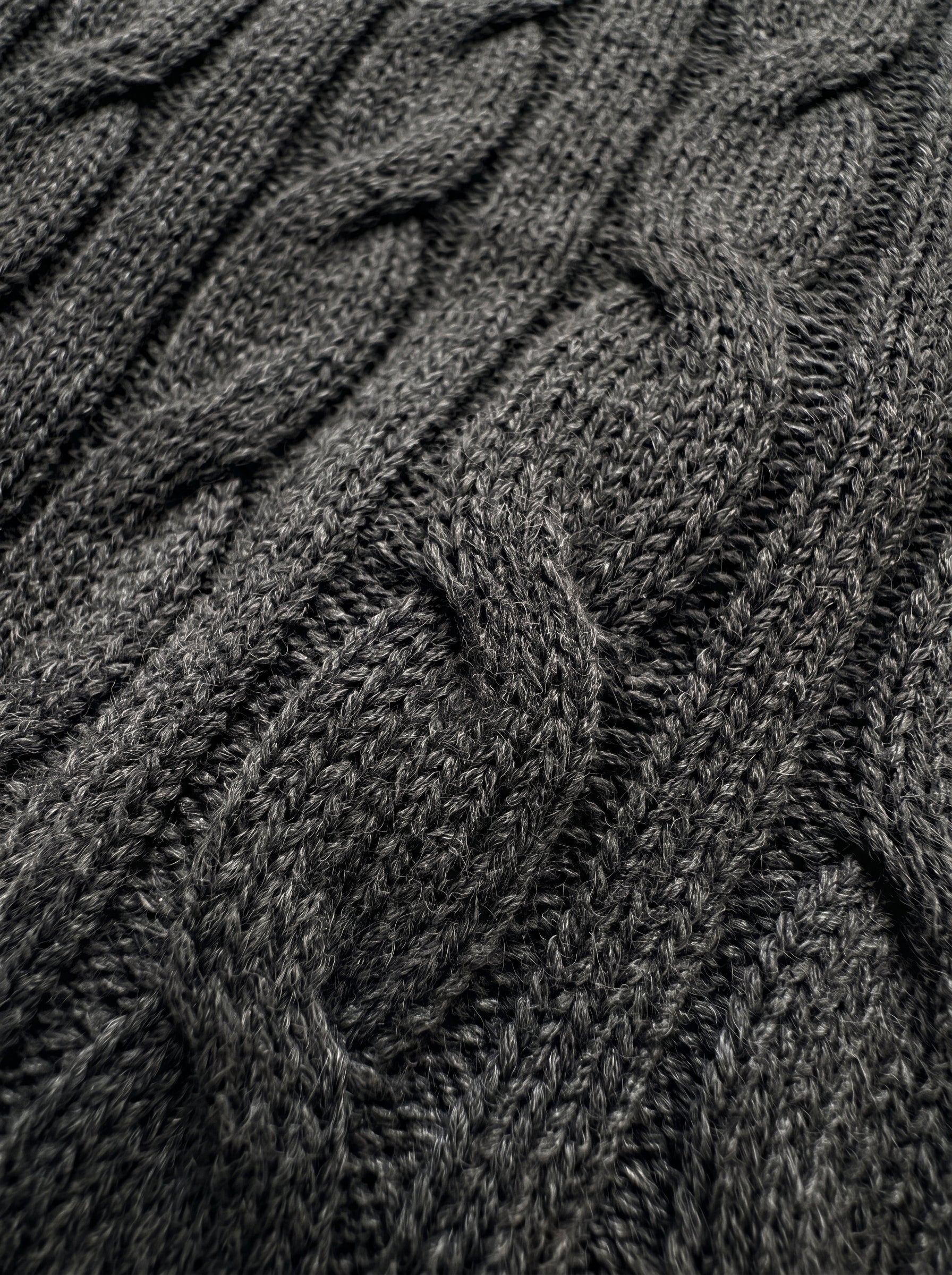 Detalhe do ponto trançado cable knit em cinza mescla — Tricot Full Zip Parla