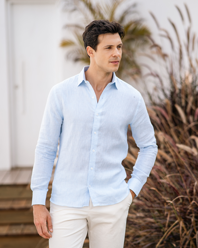 A Camisa de Linho – Azul Claro