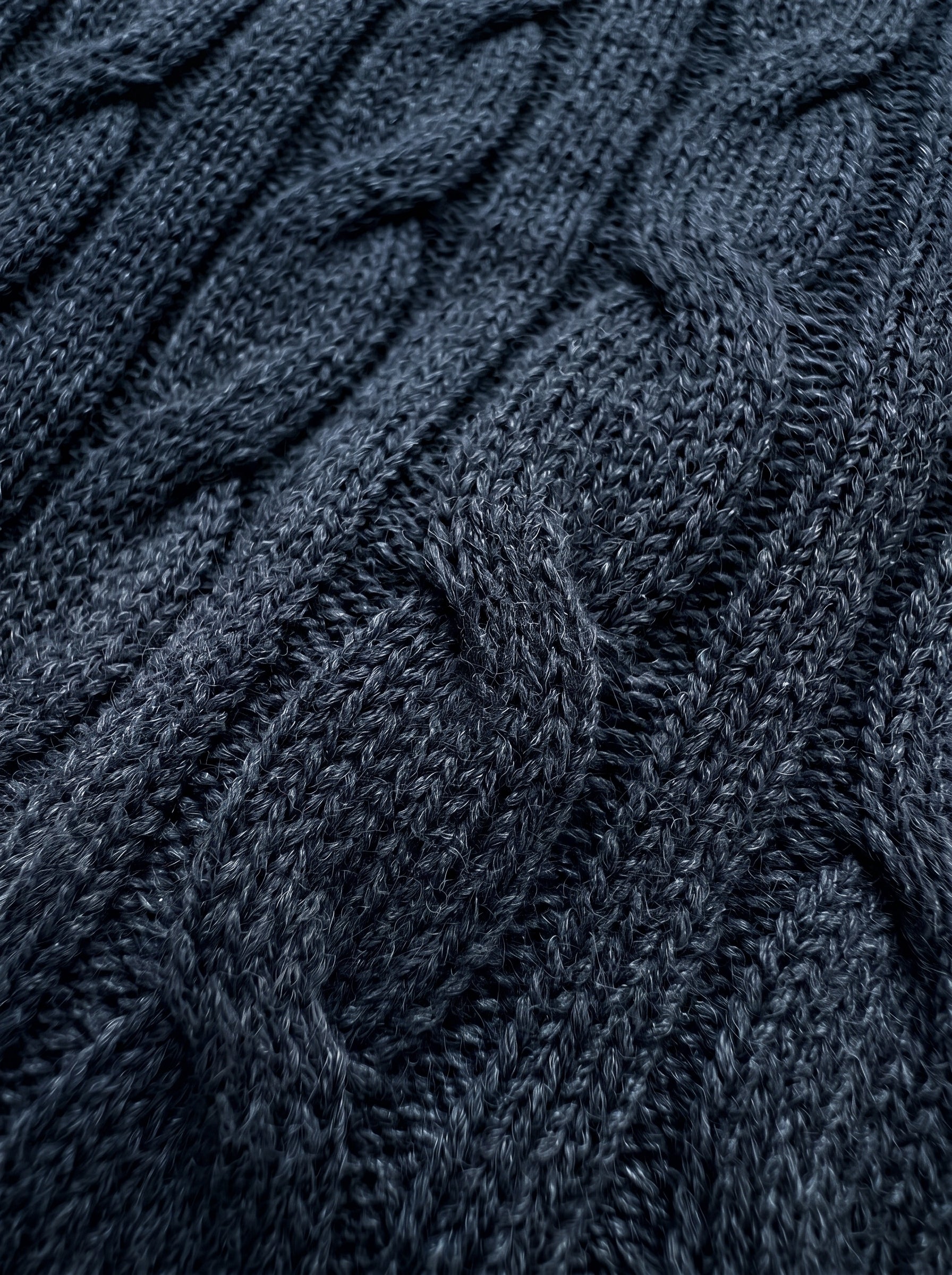 Detalhe do ponto trançado cable knit em azul marinho — Tricot Full Zip Parla
