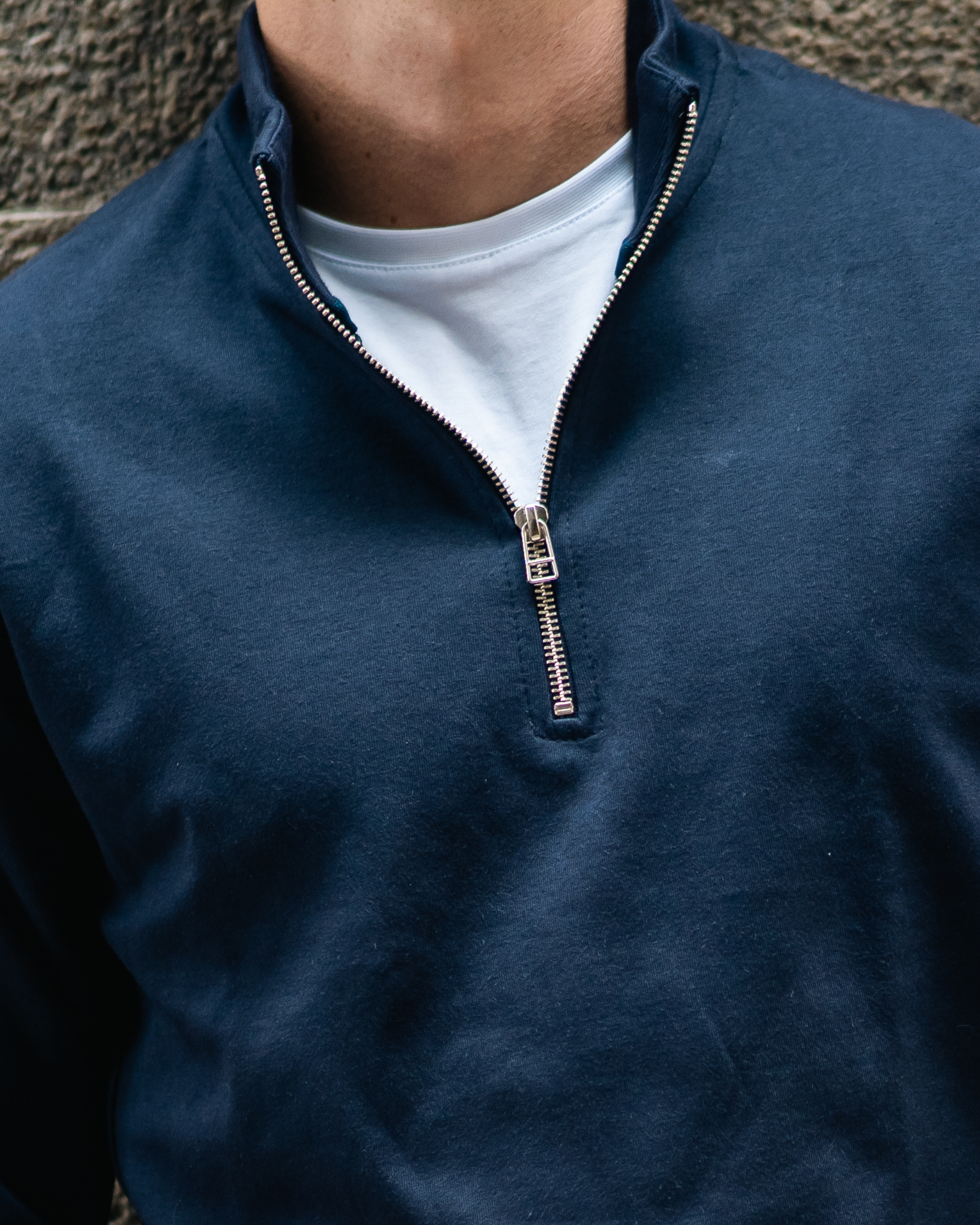 Suéter Zip-Neck Azul Marinho — Parla aproximado detalhes ziper