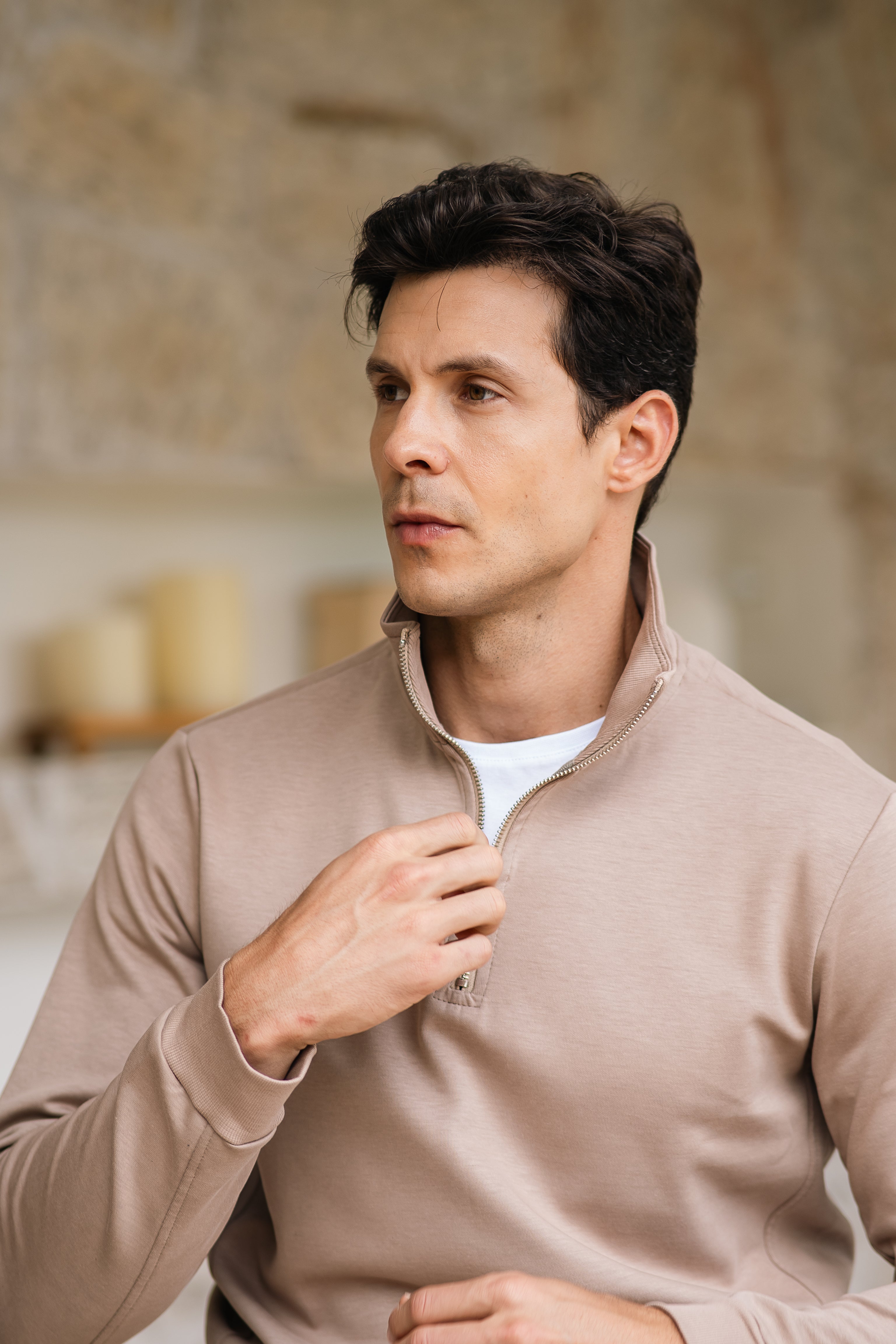 Suéter Zip-Neck Khaki aproximado detalhe zíper — Parla